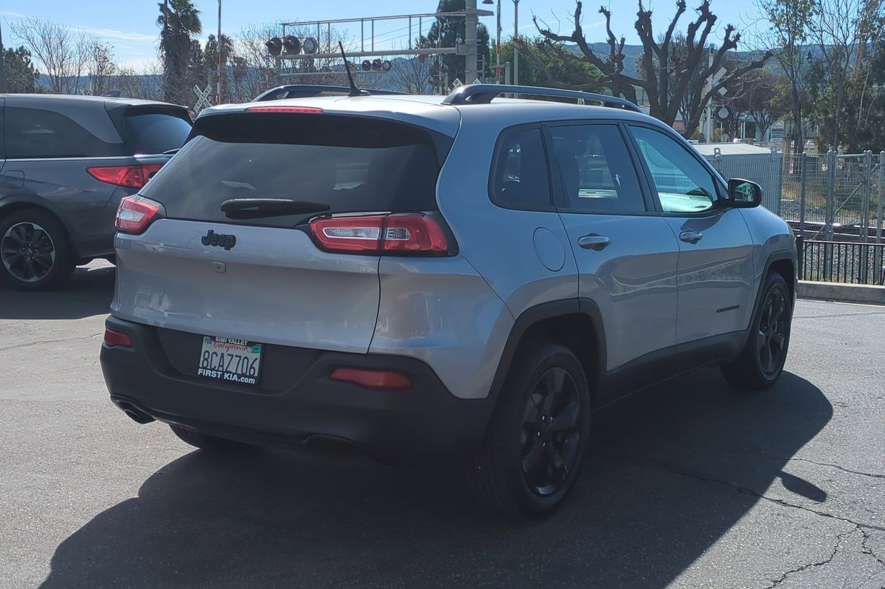 Used 2018 Jeep Cherokee Latitude w/ Altitude Package image 6