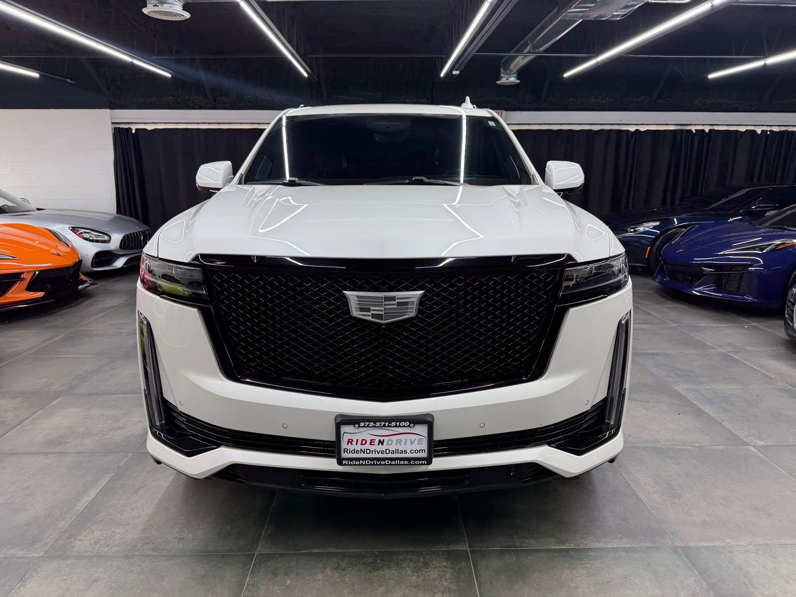 Used 2023 Cadillac Escalade Sport Platinum w/ LPO, ONYX Package image 10