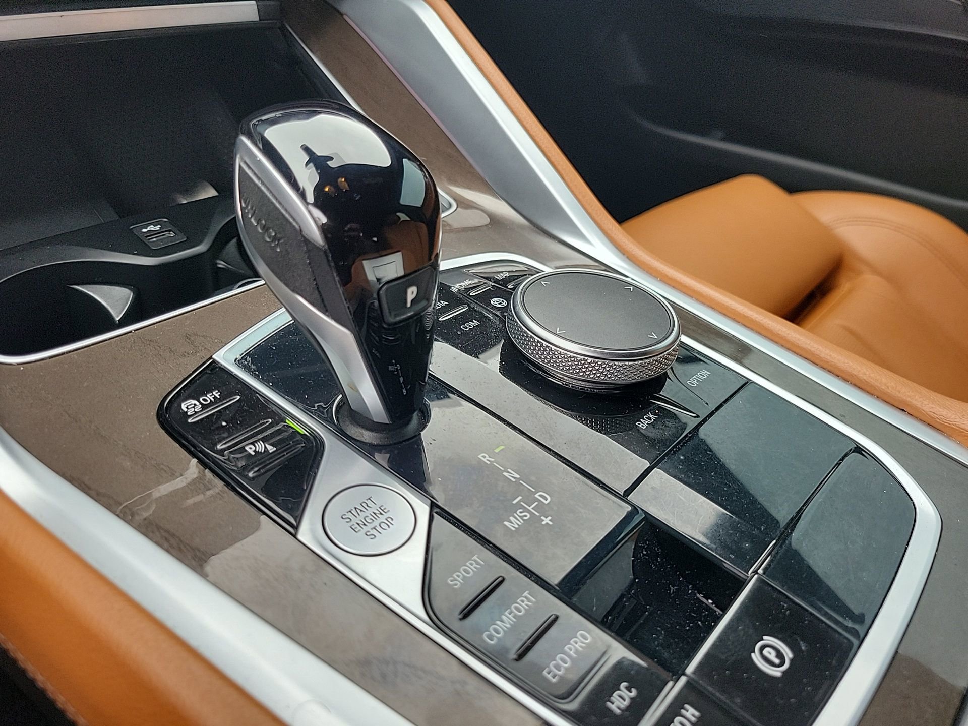 Used 2022 BMW X6 xDrive40i w/ M Sport Package image 37