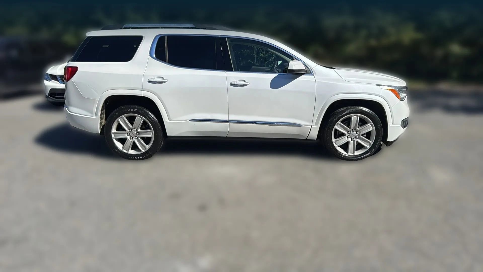 Used 2017 GMC Acadia Denali w/ Technology Package image 4