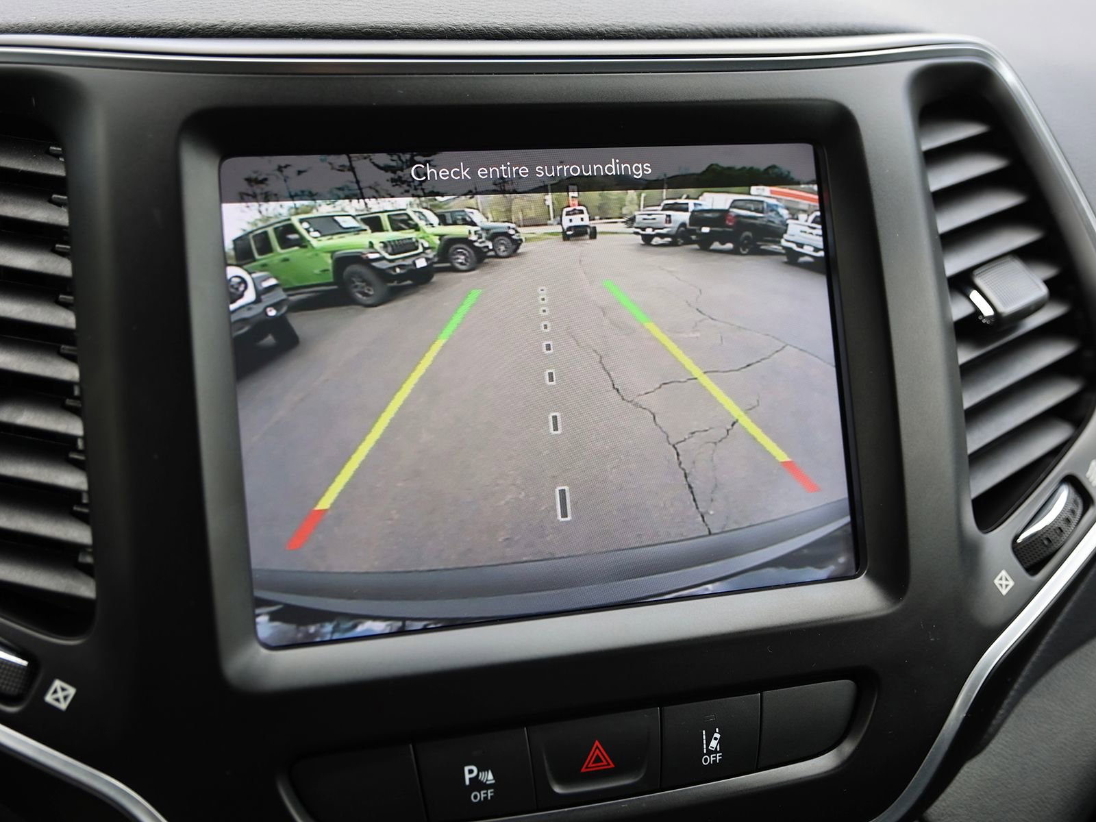 Used 2021 Jeep Cherokee Latitude Lux w/ Comfort/Convenience Group image 29