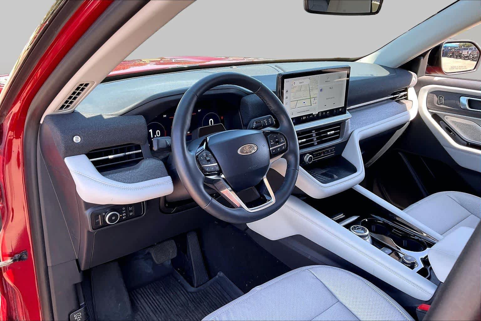 Used 2025 Ford Explorer Platinum w/ Ultimate Package AWD/4WD image 18