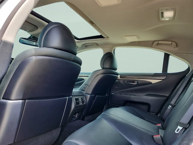 Used 2015 Lexus LS 460 w/ Comfort Package RWD image 16