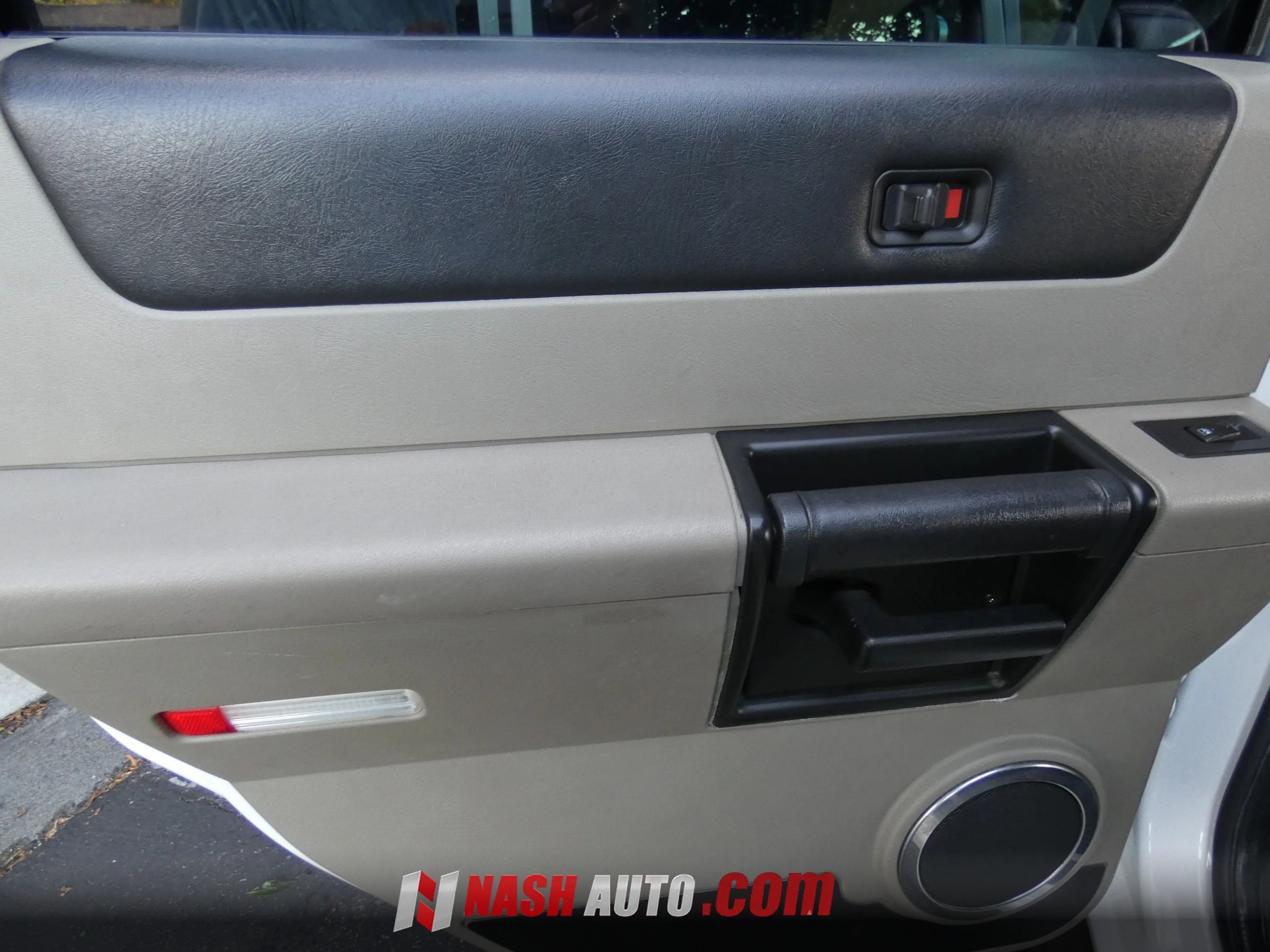 Used 2005 HUMMER H2 w/ Preferred Equipment Group AWD/4WD image 36