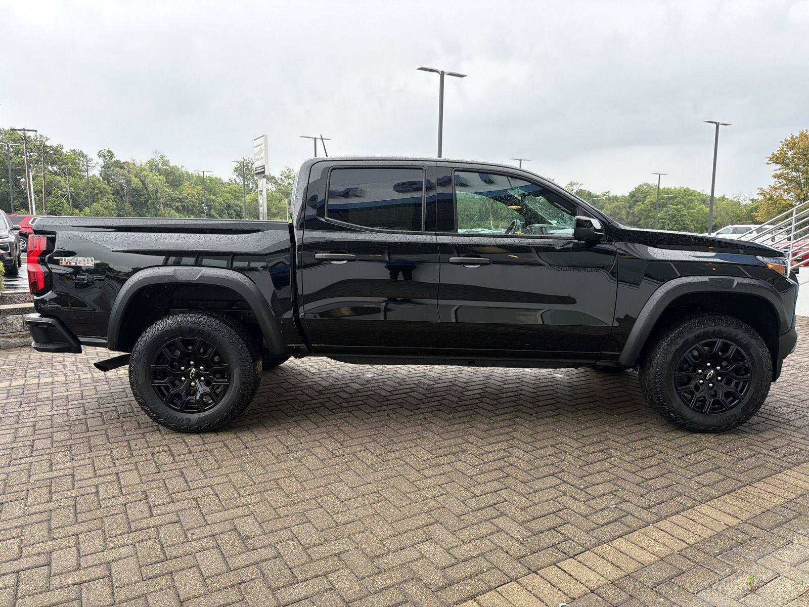 Used 2024 Chevrolet Colorado Trail Boss w/ Technology Package AWD/4WD image 6