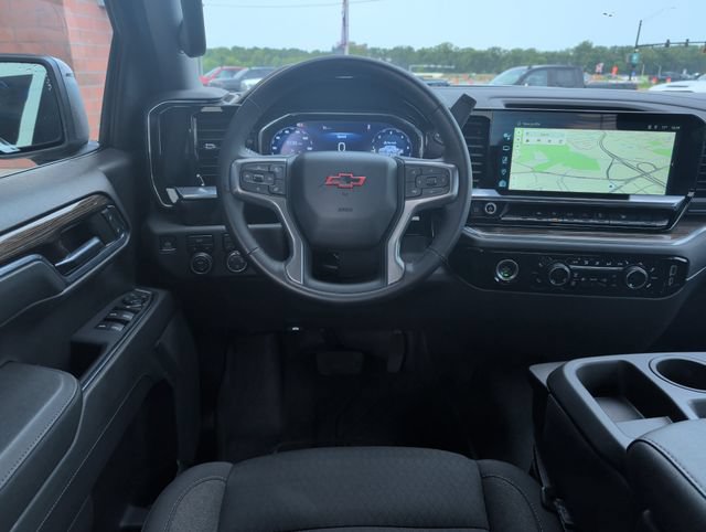 Used 2024 Chevrolet Silverado 1500 LT AWD/4WD image 2