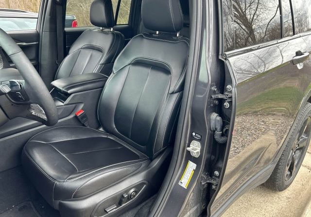 Used 2024 Jeep Grand Cherokee Limited w/ Black Appearance Package image 6