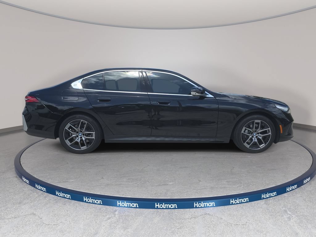 Used 2027 BMW 530i w/ Premium Package RWD image 5