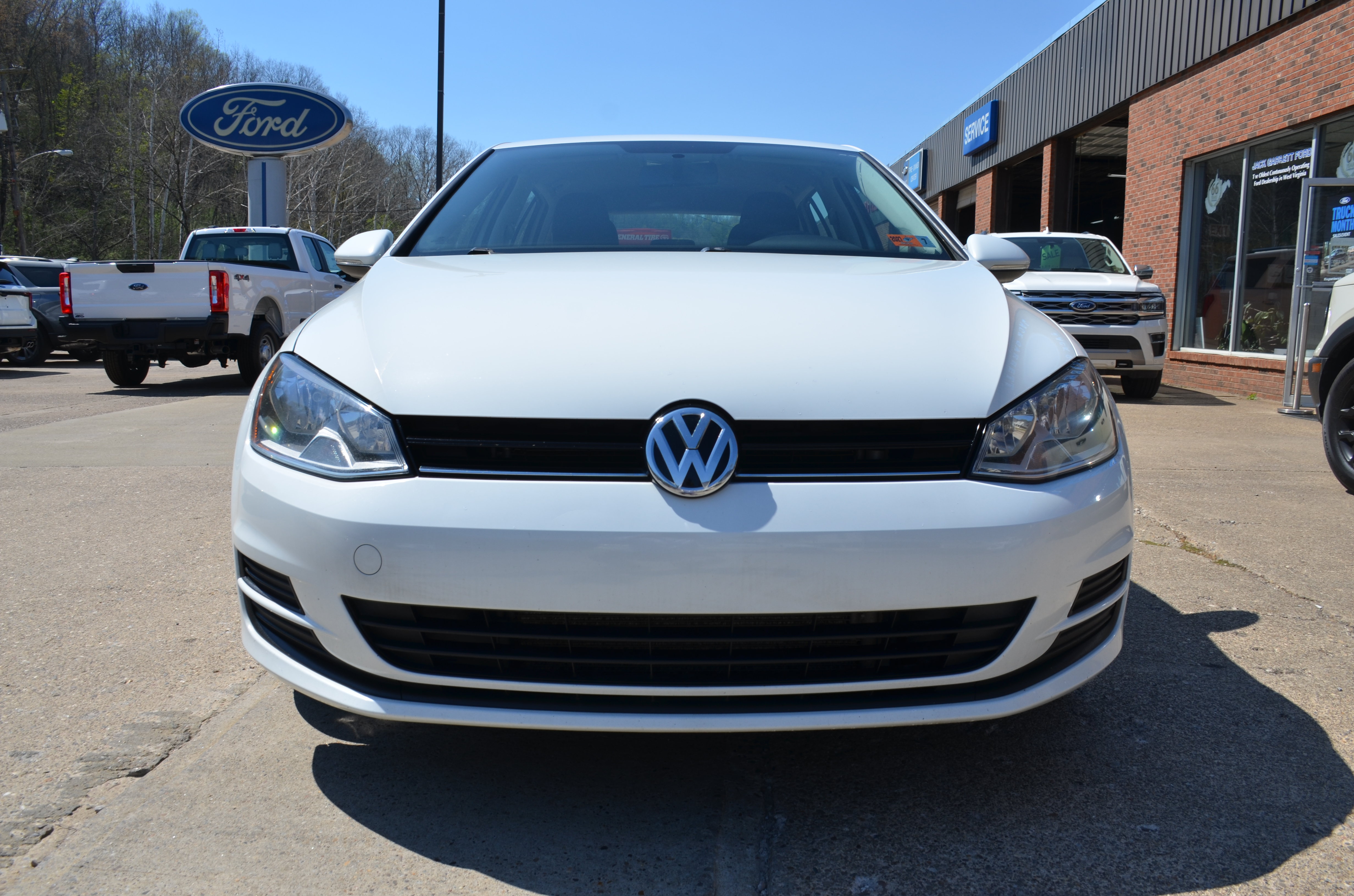 Used 2016 Volkswagen Golf S FWD image 2