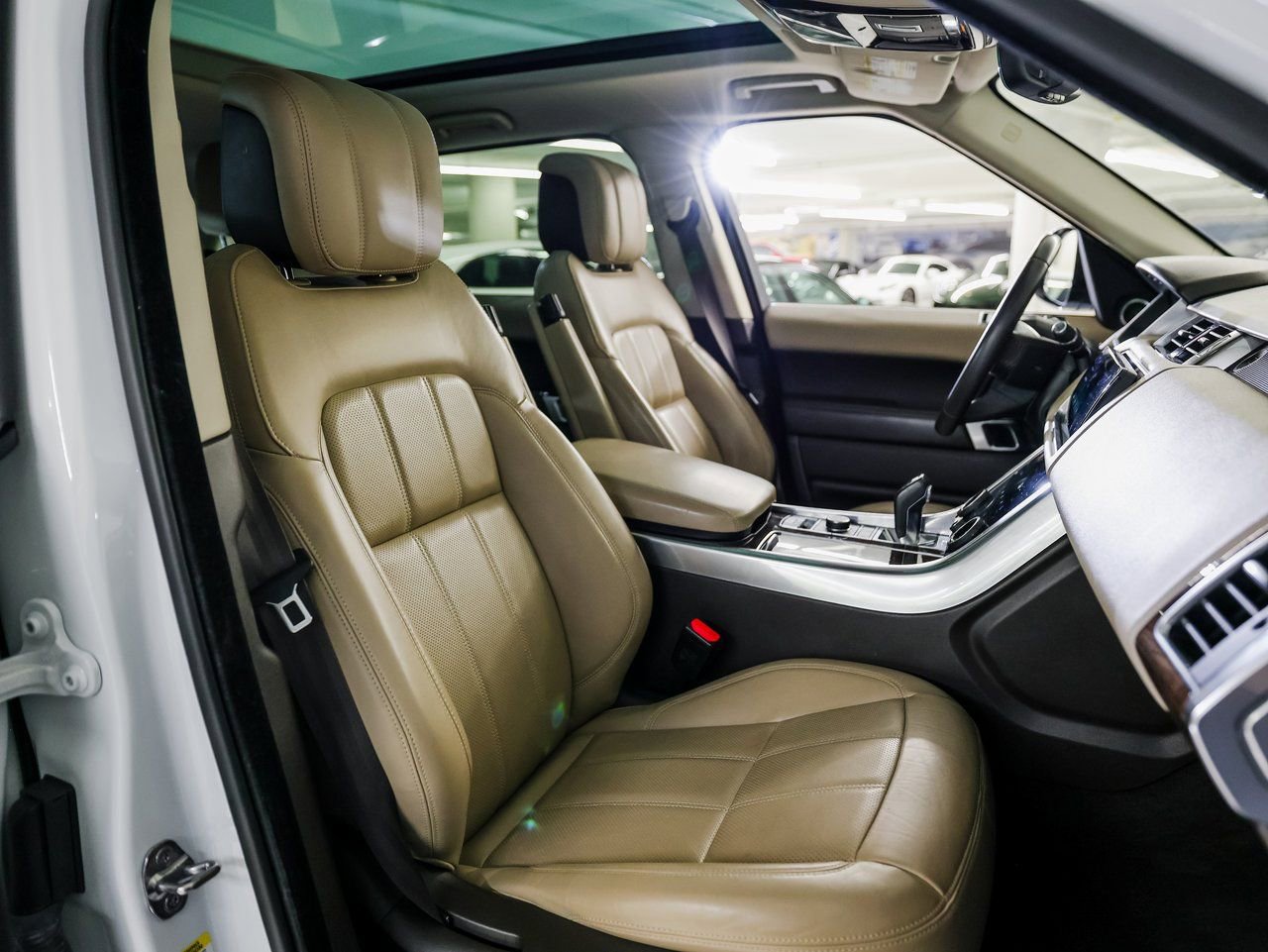 Used 2020 Land Rover Range Rover Sport HSE image 30