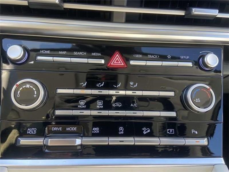 Certified 2025 Hyundai Santa Fe SE image 23