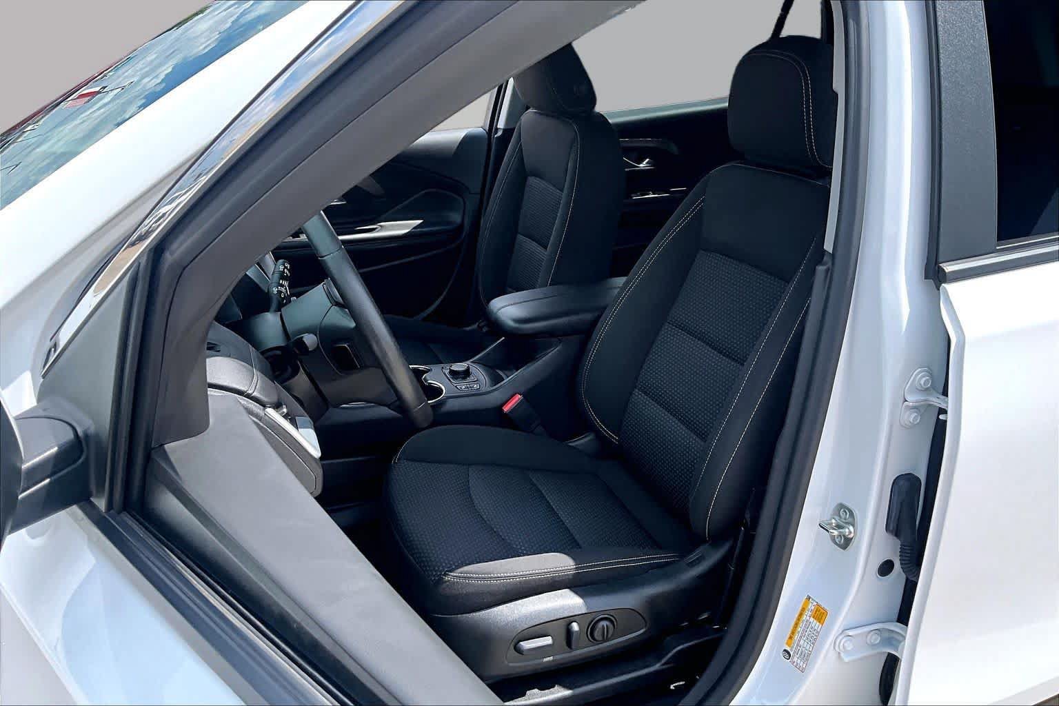 Used 2024 GMC Terrain SLE w/ Driver Convenience Package FWD image 8
