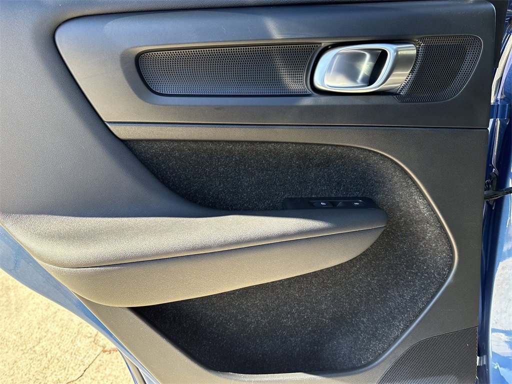 Used 2021 Volvo XC40 T5 R-Design w/ Advanced Package image 24