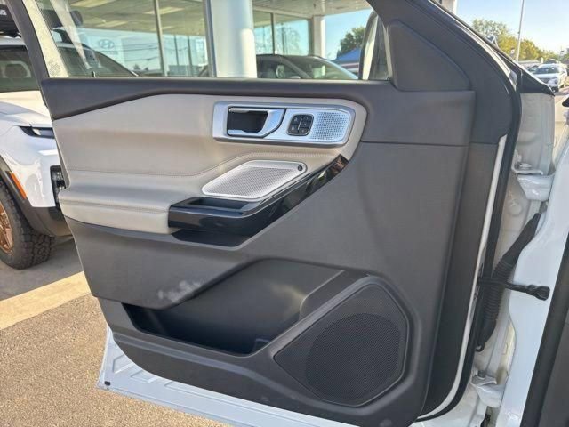 Used 2021 Ford Explorer Platinum image 23