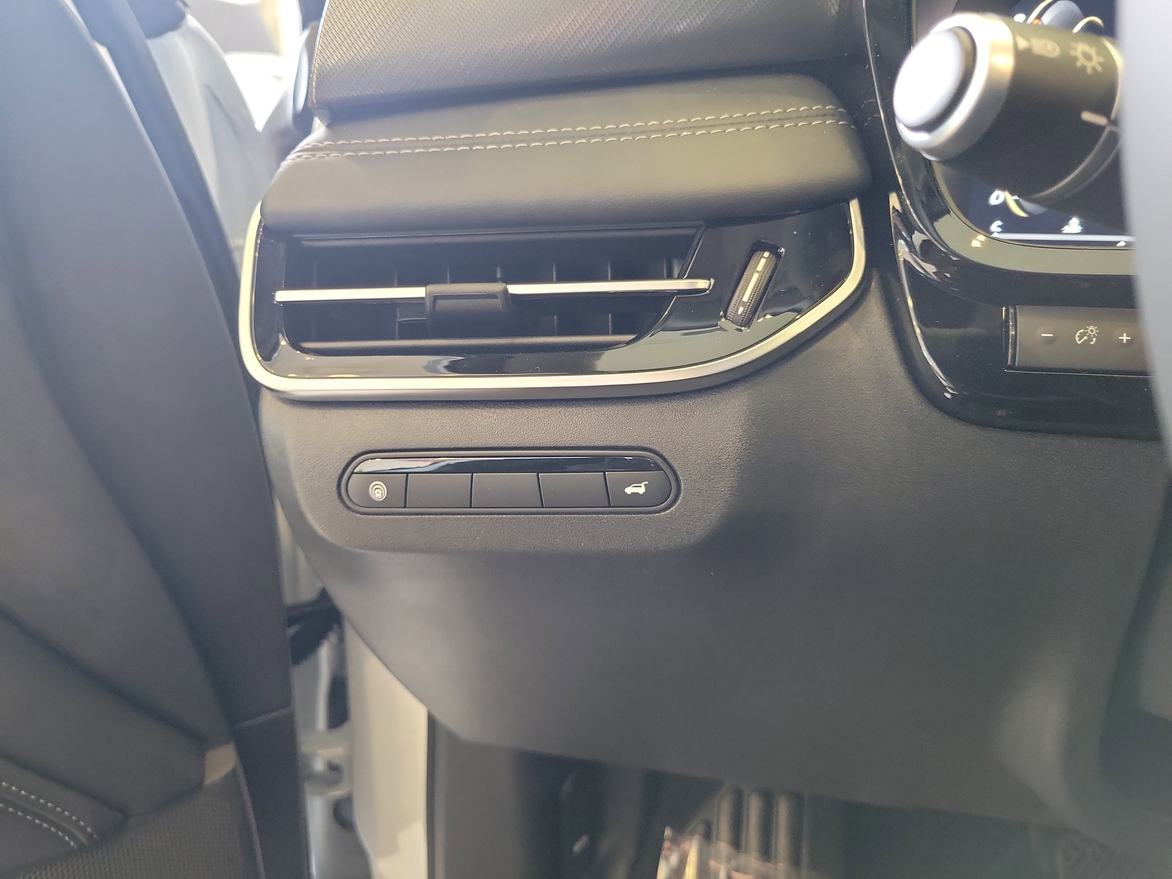 New 2026 INFINITI QX60 Pure w/ Cargo Package FWD image 17