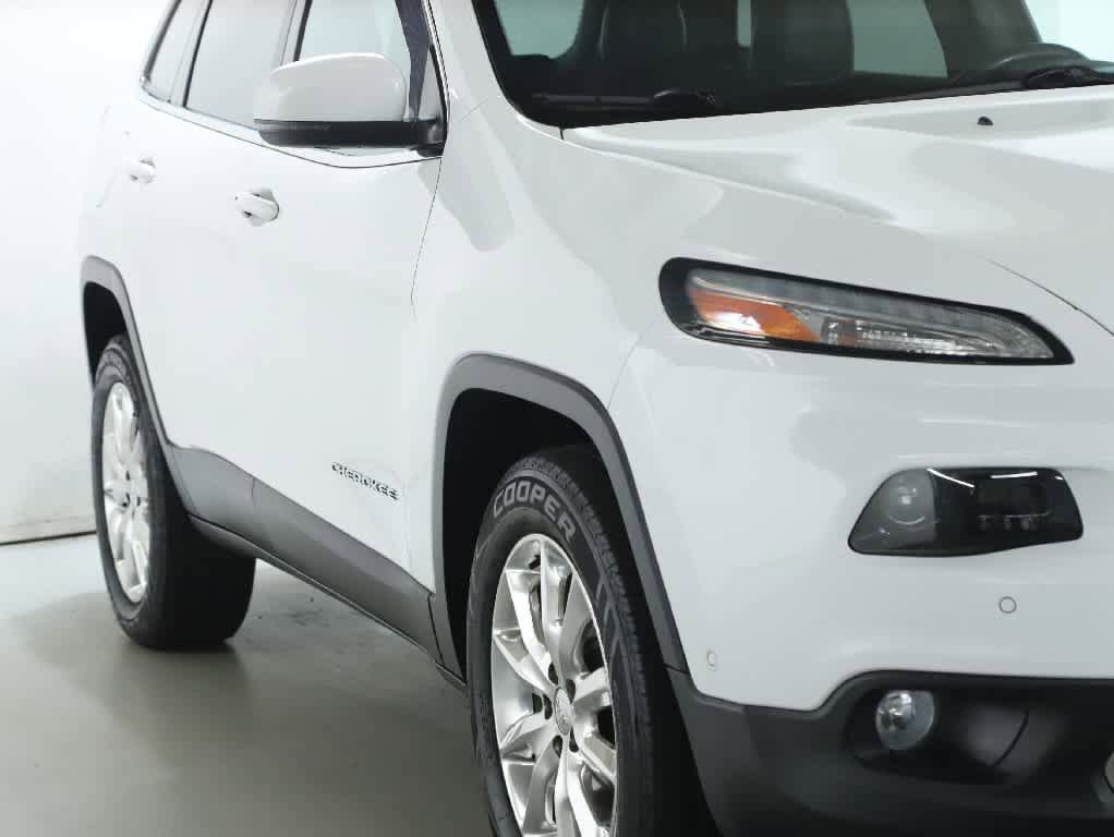 Used 2014 Jeep Cherokee Limited w/ Technology Group AWD/4WD image 8