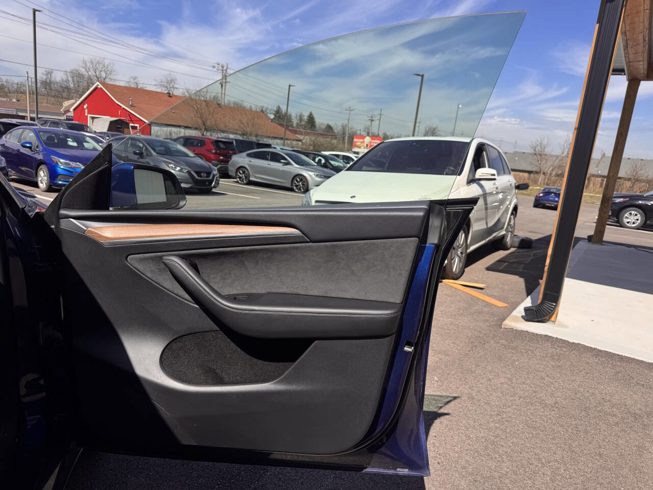 Used 2024 Tesla Model Y Long Range 4dr Crossover image 16