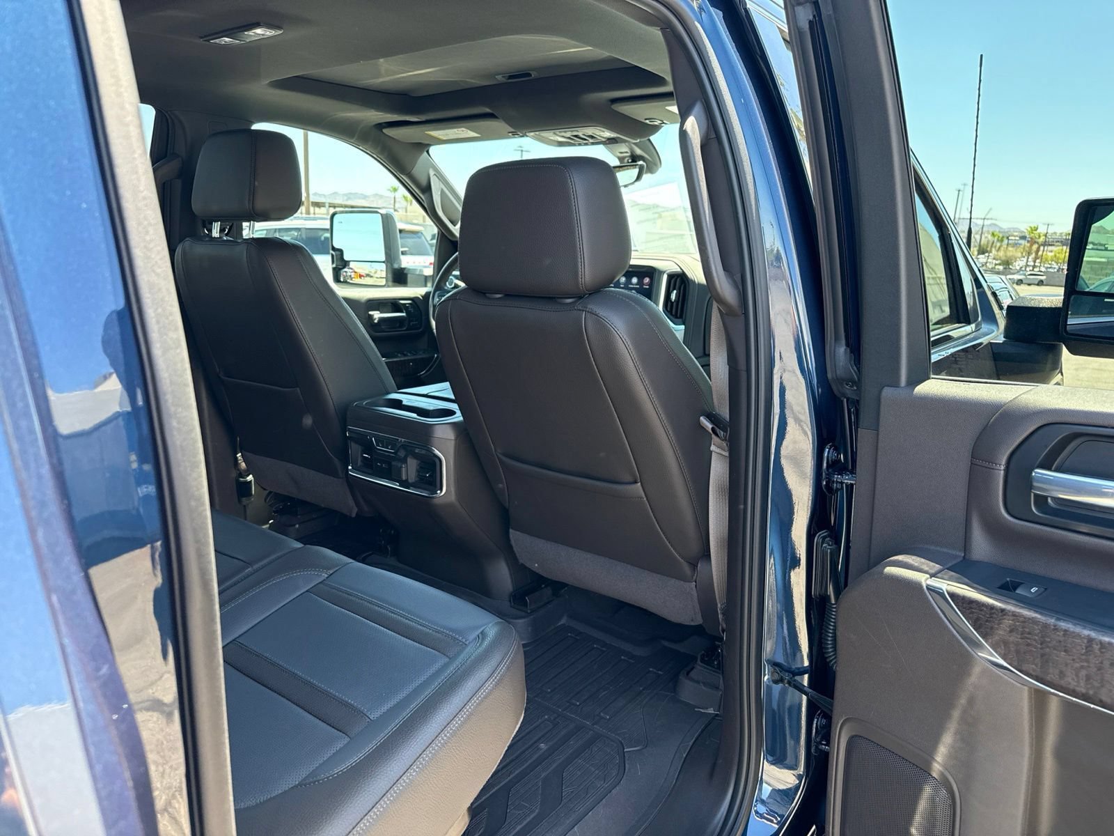 Used 2023 GMC Sierra 3500 Denali w/ Denali Ultimate Package AWD/4WD image 14