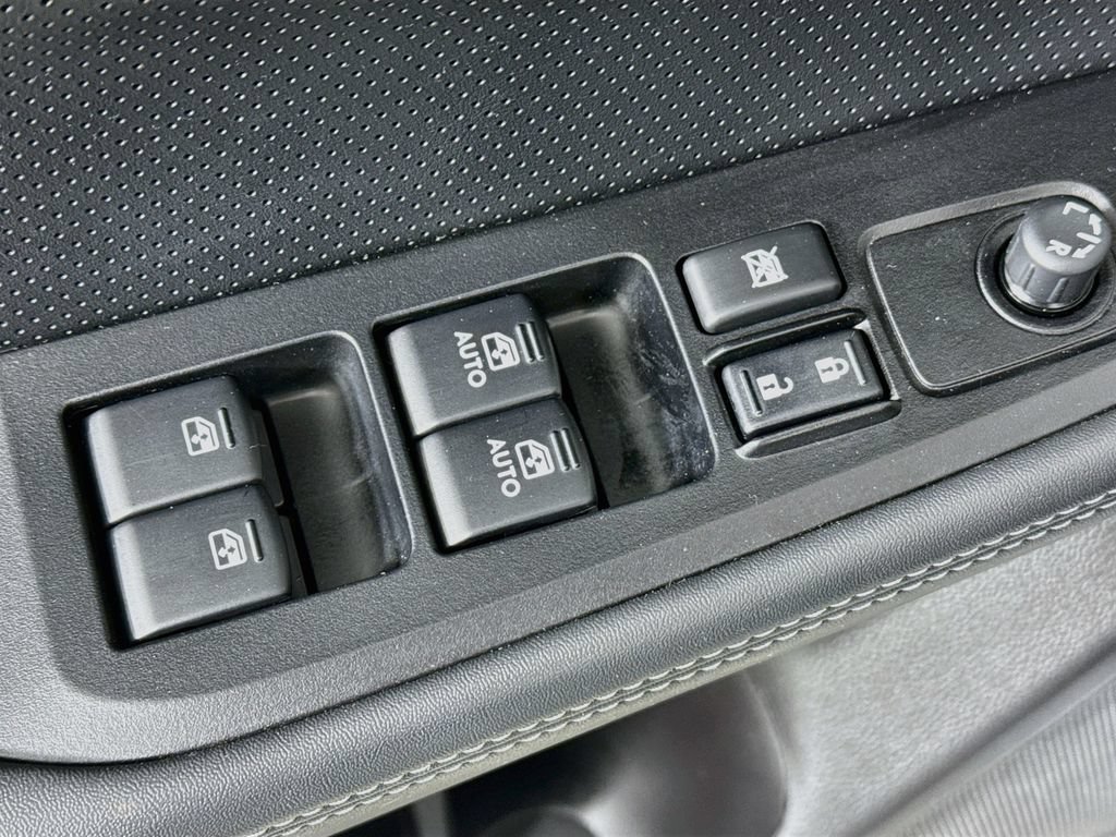 Used 2017 Subaru Legacy 3.6R Limited AWD/4WD image 18