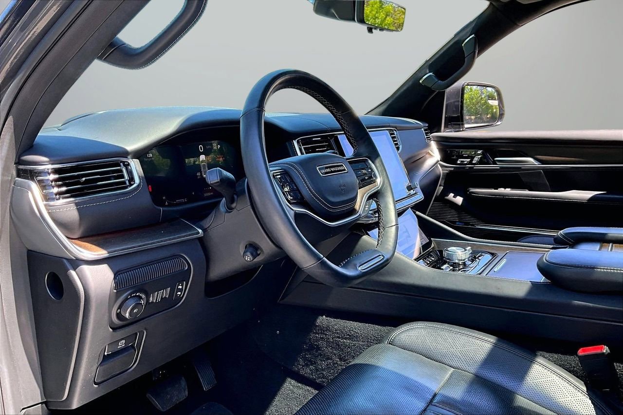 Used 2022 Jeep Grand Wagoneer Series II AWD/4WD image 20