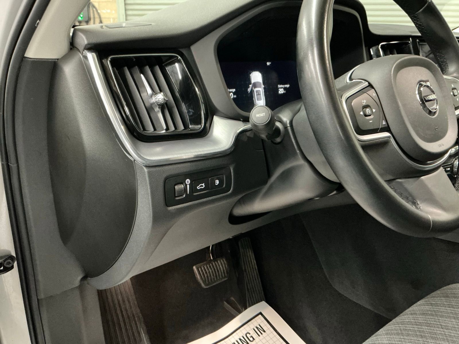 Used 2022 Volvo XC60 T8 Inscription Expression image 20