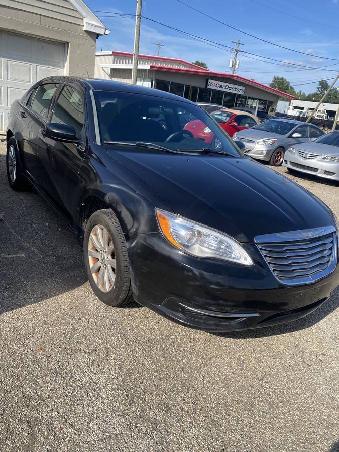 Used 2012 Chrysler 200 Touring FWD image 3