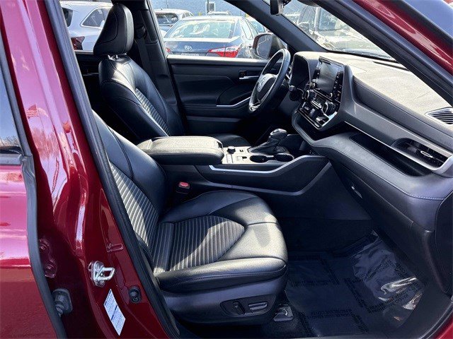 Used 2022 Toyota Highlander XSE image 9