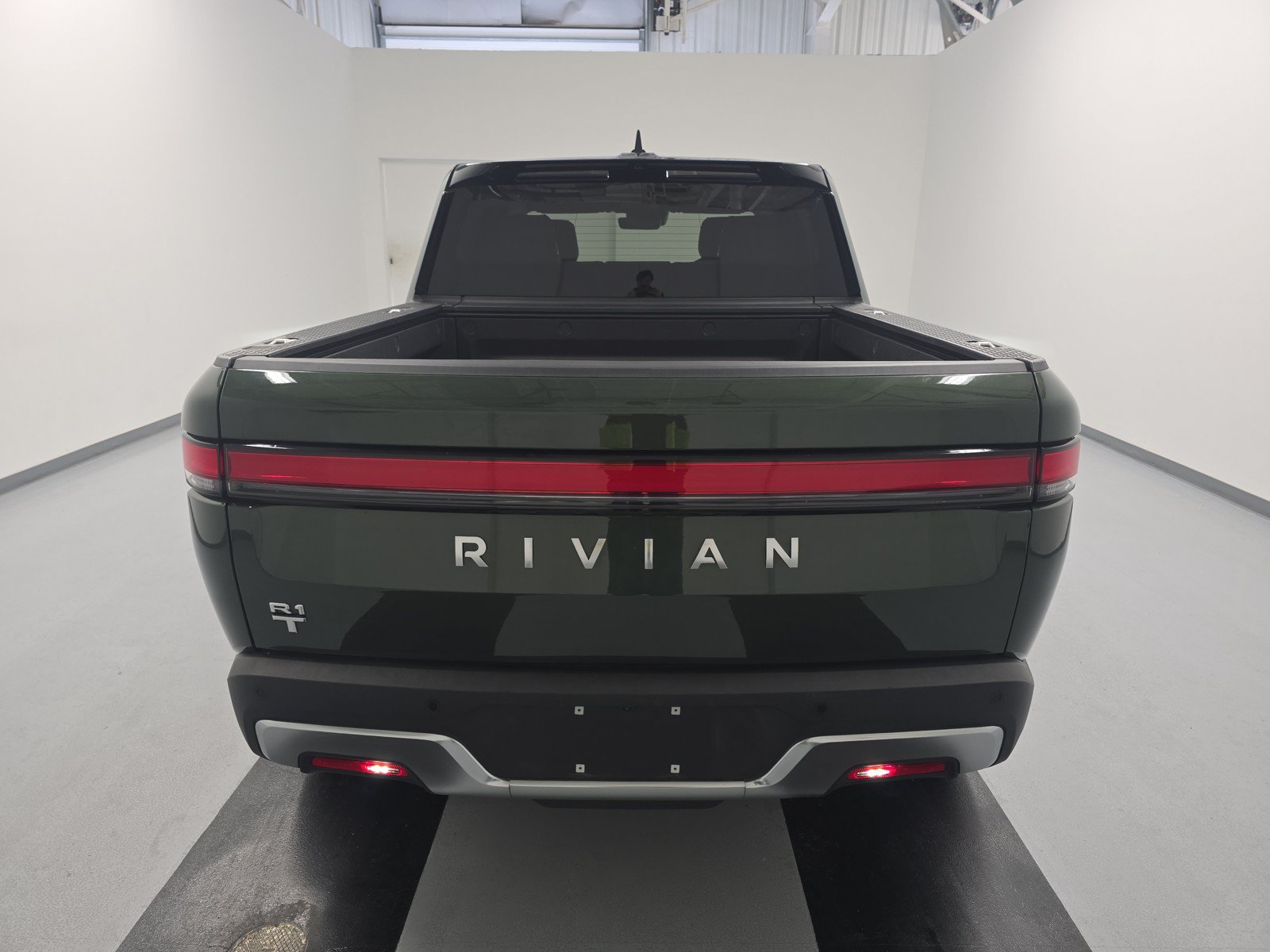 Used 2024 Rivian R1T Adventure AWD/4WD image 4