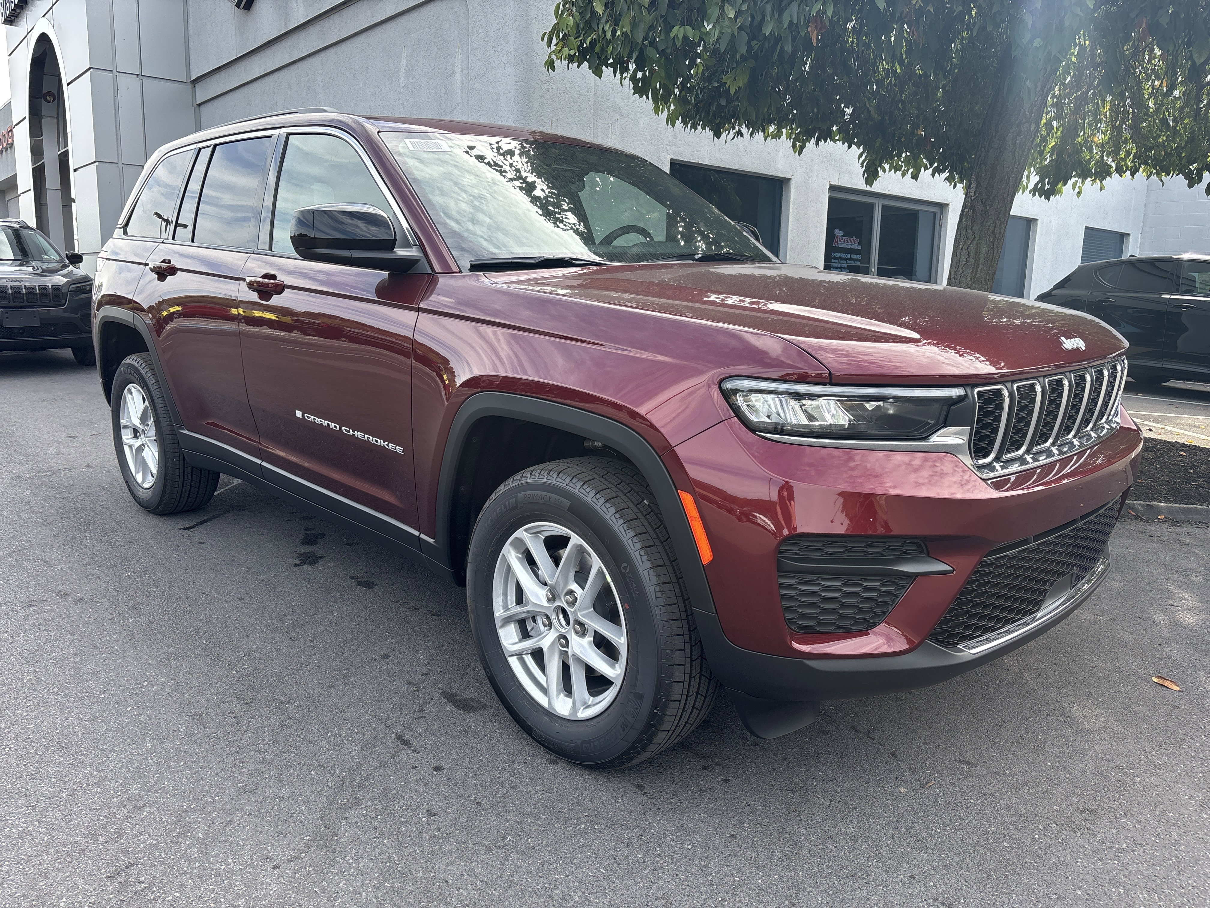 New 2025 Jeep Grand Cherokee Laredo X w/ Luxury Tech Group I