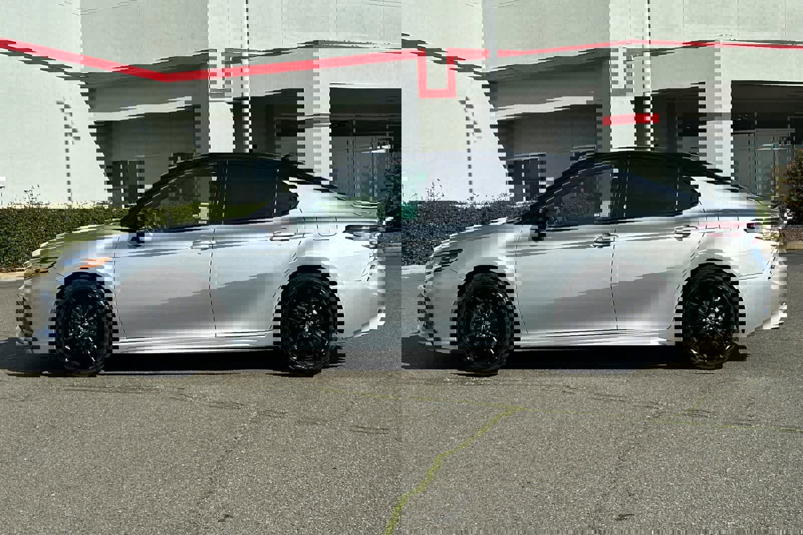 Used 2022 Toyota Camry XSE image 9