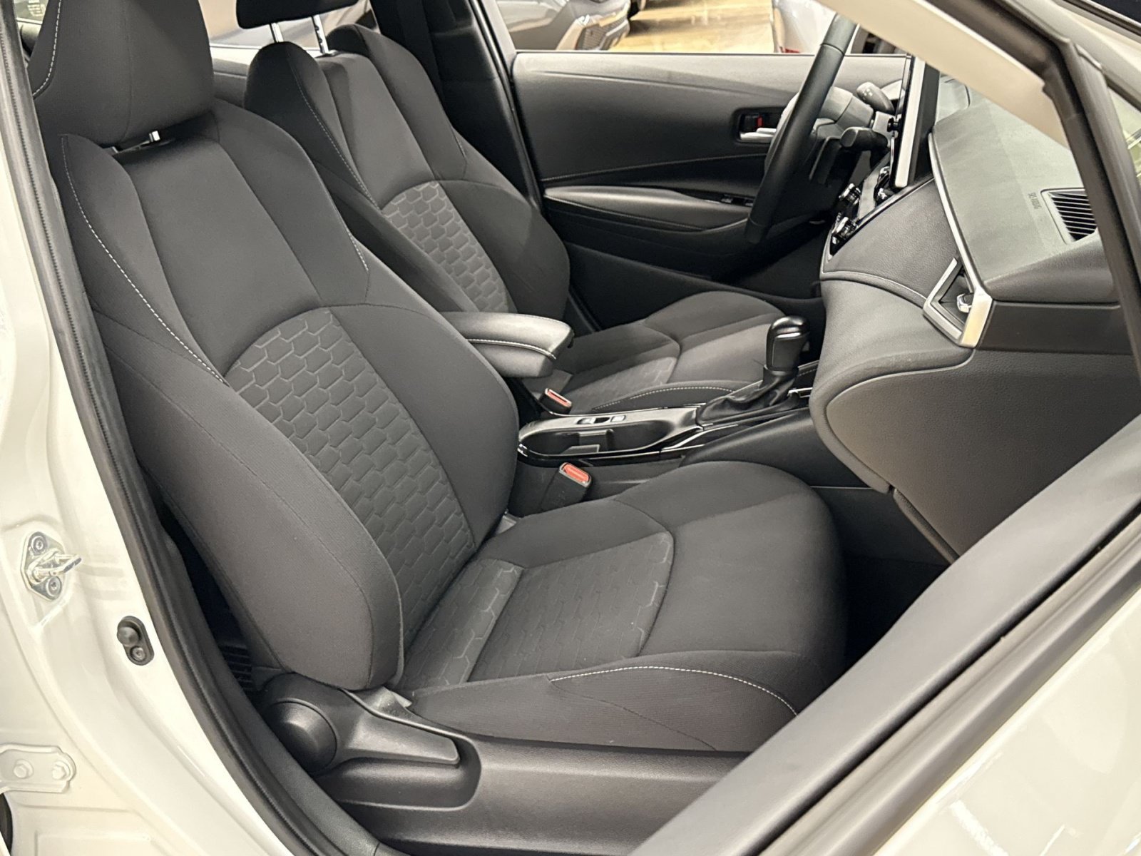 Used 2024 Toyota Corolla SE w/ SE Package FWD image 30