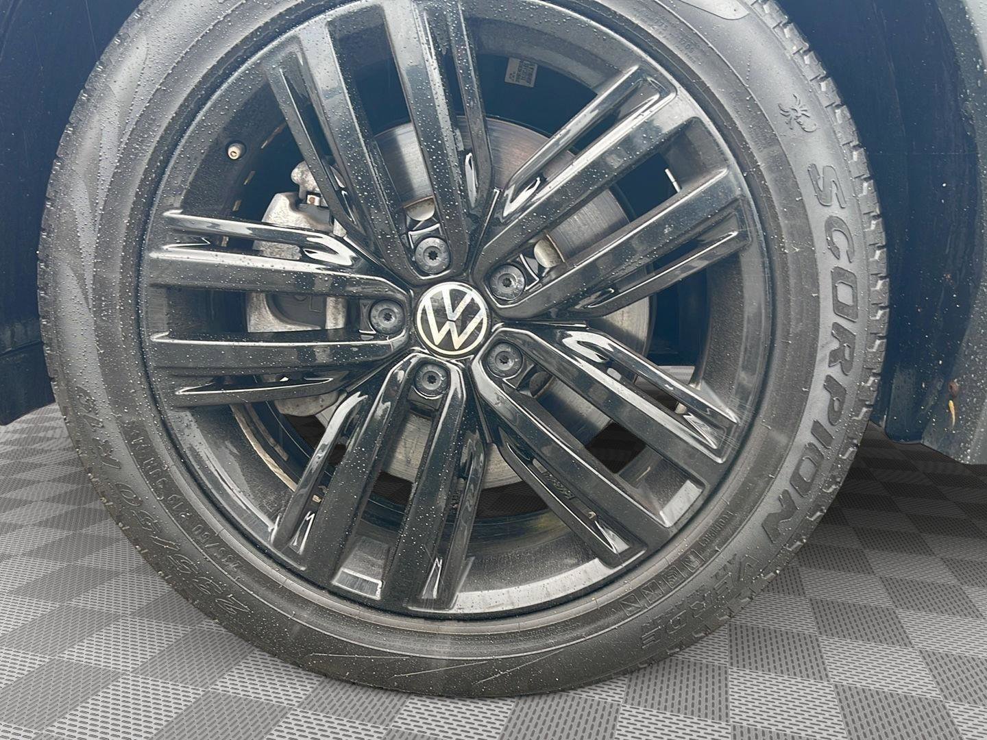 Used 2022 Volkswagen Tiguan SE R-Line AWD/4WD image 9