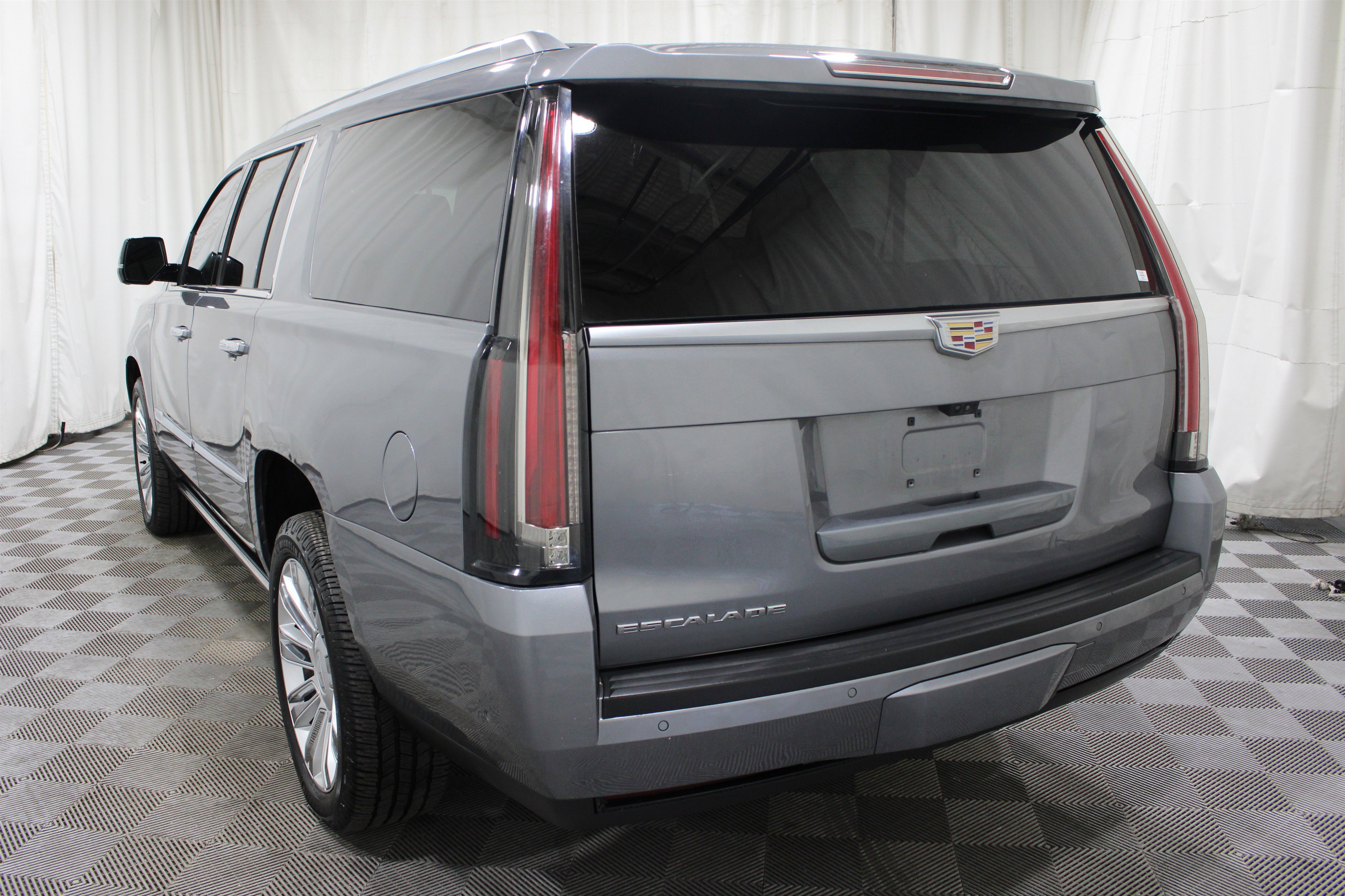Used 2019 Cadillac Escalade ESV Platinum image 35