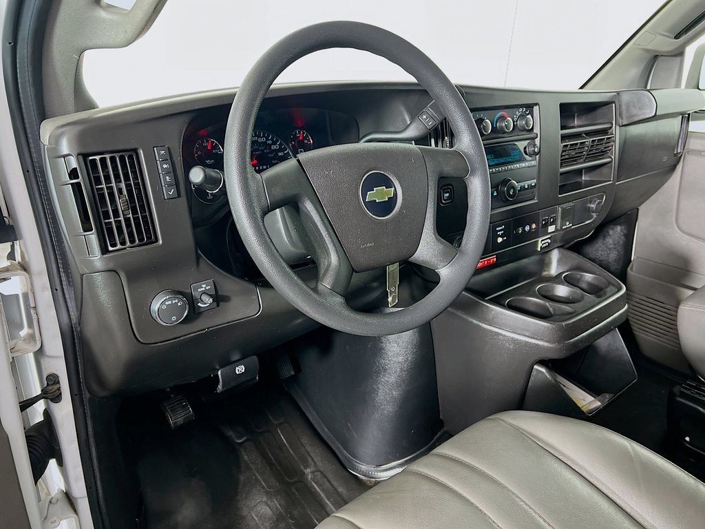 Used 2022 Chevrolet Express 2500 RWD image 9