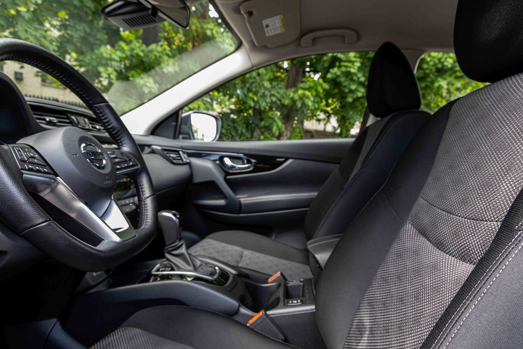 Certified 2022 Nissan Rogue Sport SV image 9