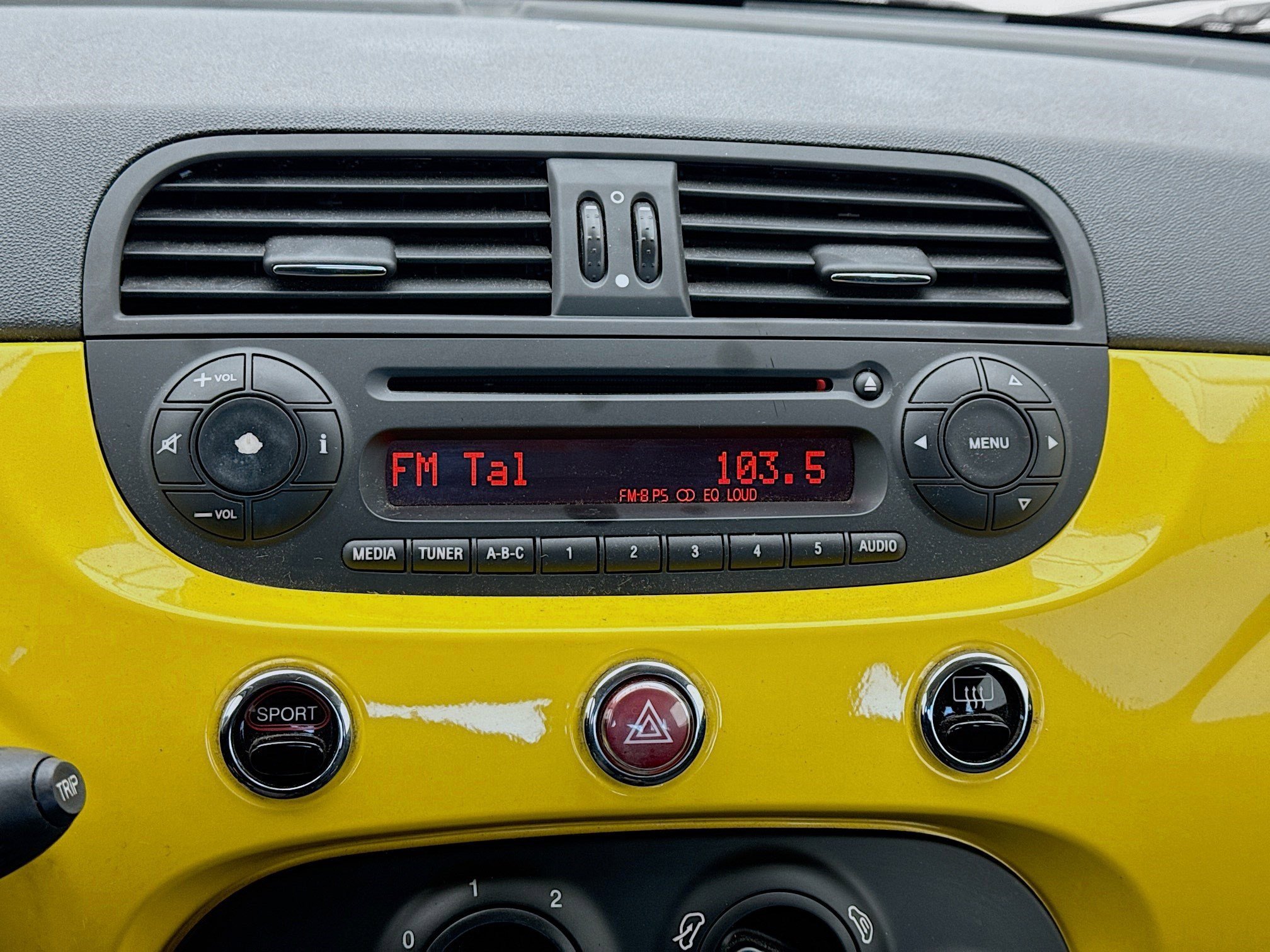 Used 2015 FIAT 500 Pop image 9