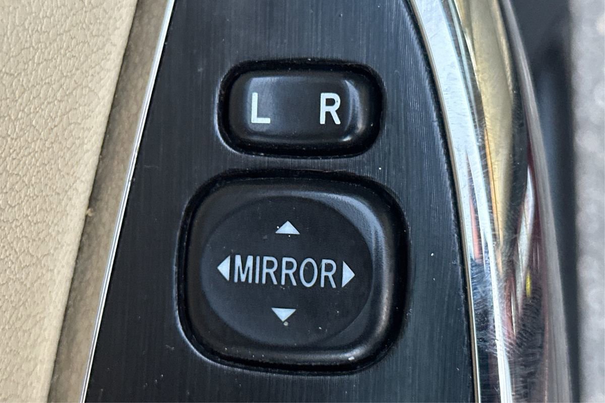 Used 2015 Toyota Avalon Limited image 40