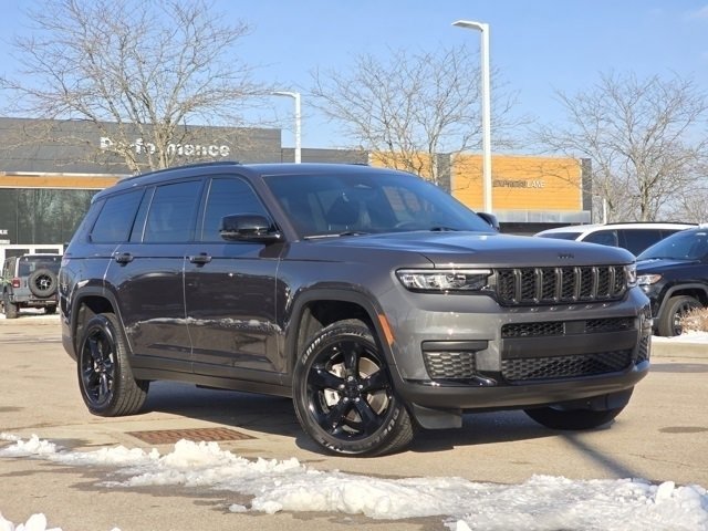 Used 2025 Jeep Grand Cherokee L Altitude image 2