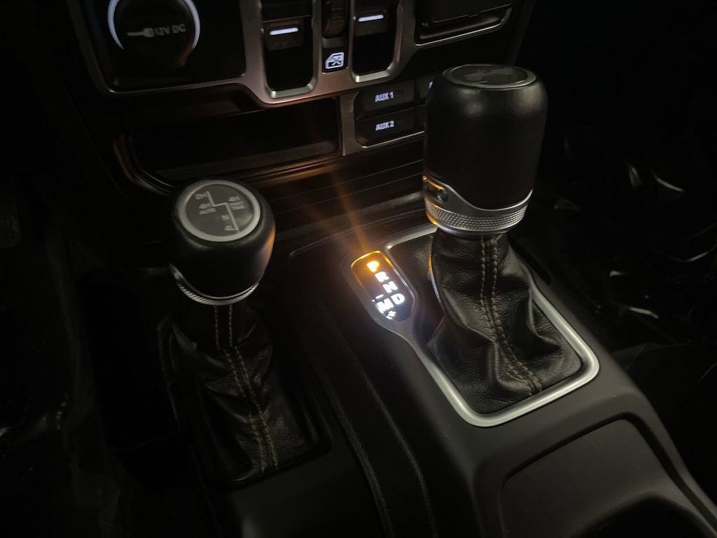 Used 2023 Jeep Wrangler Unlimited Sahara AWD/4WD image 10
