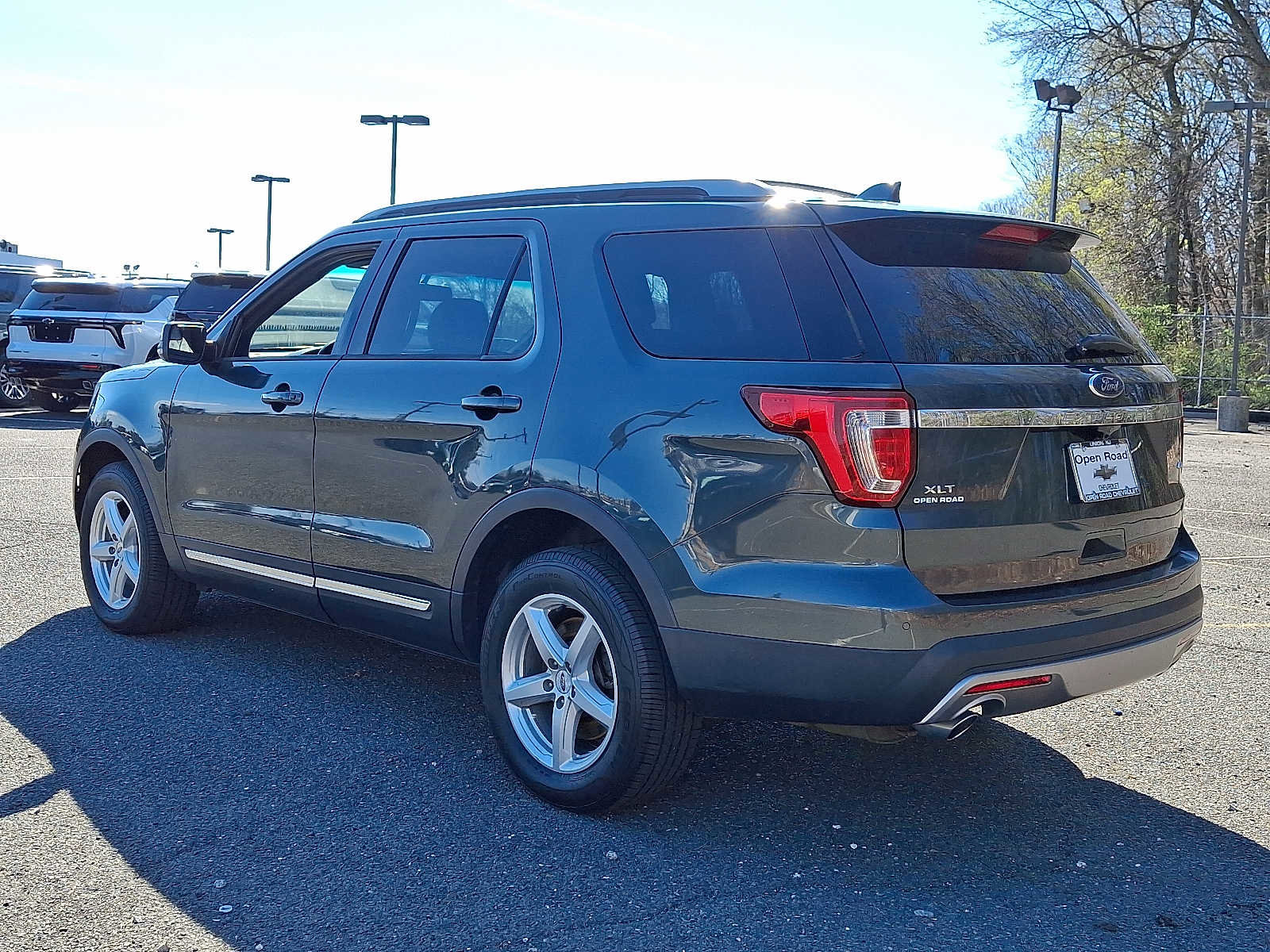 Used 2016 Ford Explorer XLT w/ Equipment Group 202A image 5