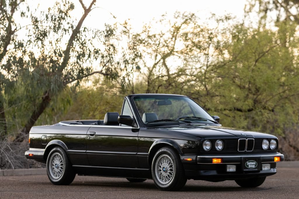 Used 1990 BMW 325i Convertible RWD image 1