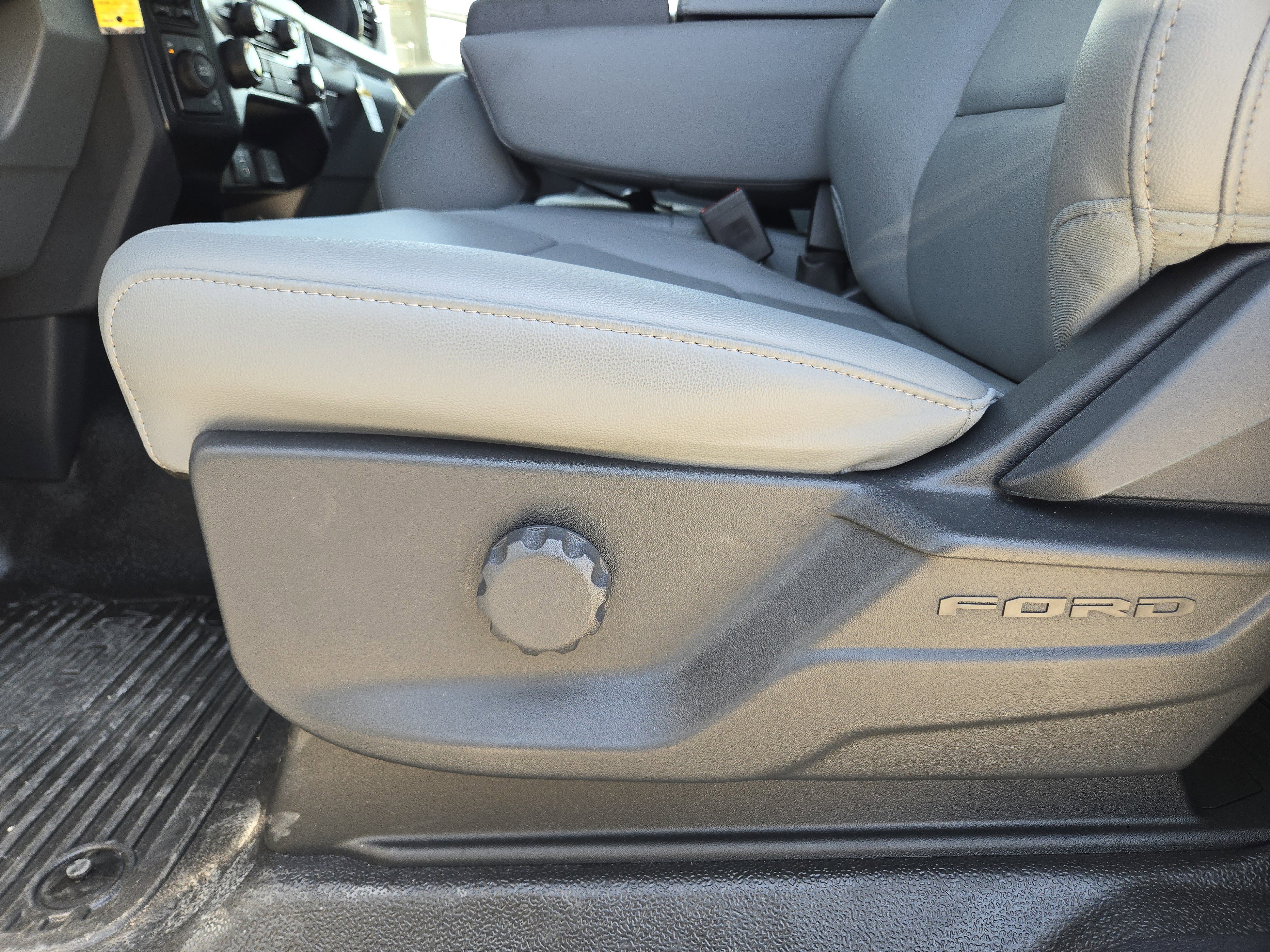 New 2026 Ford F450 XL w/ XL Chrome Package image 19