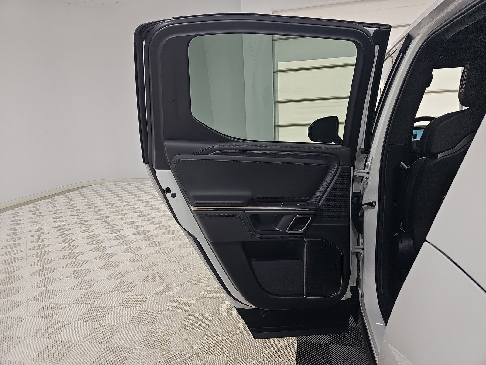 Used 2023 Rivian R1T Adventure image 17