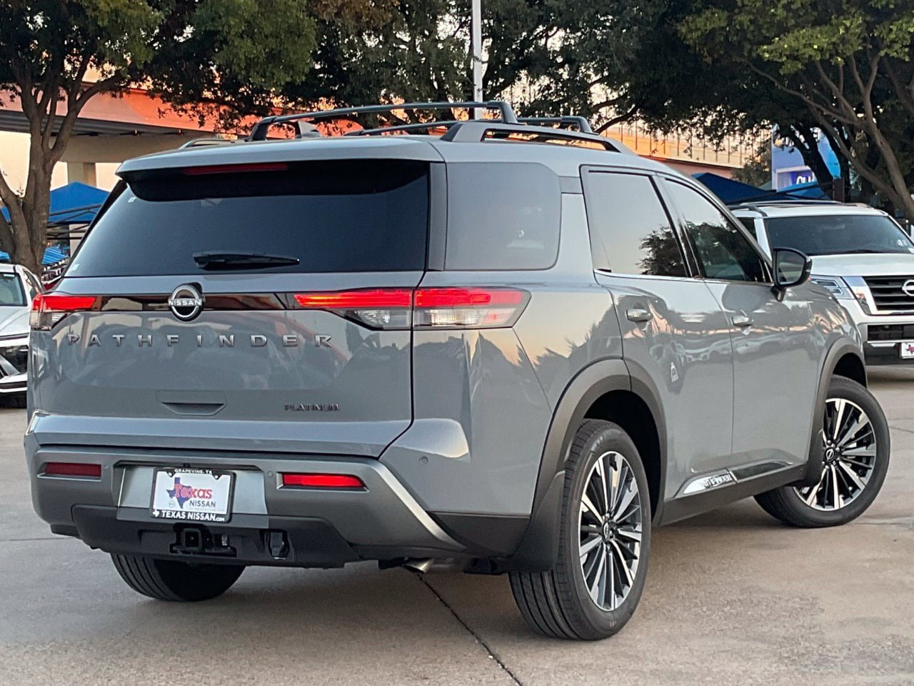 New 2026 Nissan Pathfinder Platinum FWD image 4