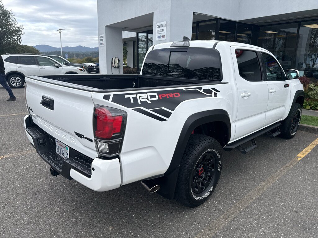 Used 2018 Toyota Tacoma TRD Pro AWD/4WD image 7