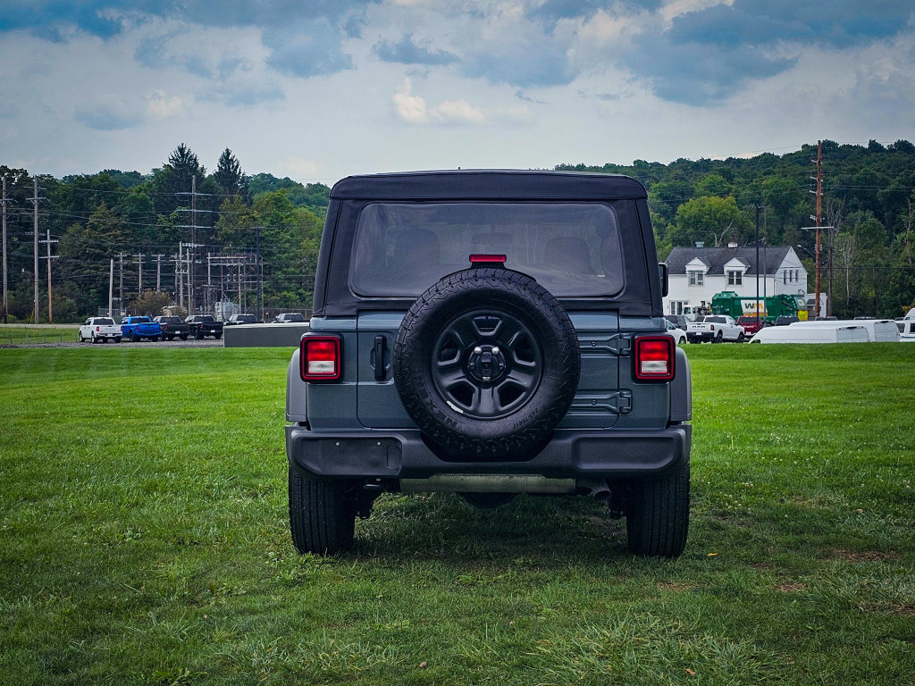 Used 2025 Jeep Wrangler Sport AWD/4WD image 5