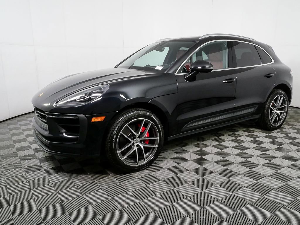 Certified 2023 Porsche Macan S AWD/4WD image 2