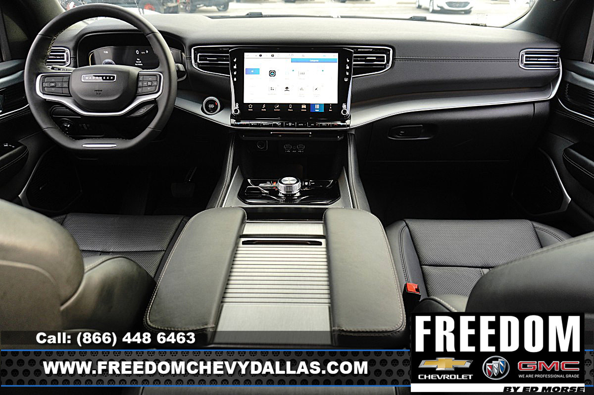 Used 2025 Jeep Wagoneer L Series II AWD/4WD image 7