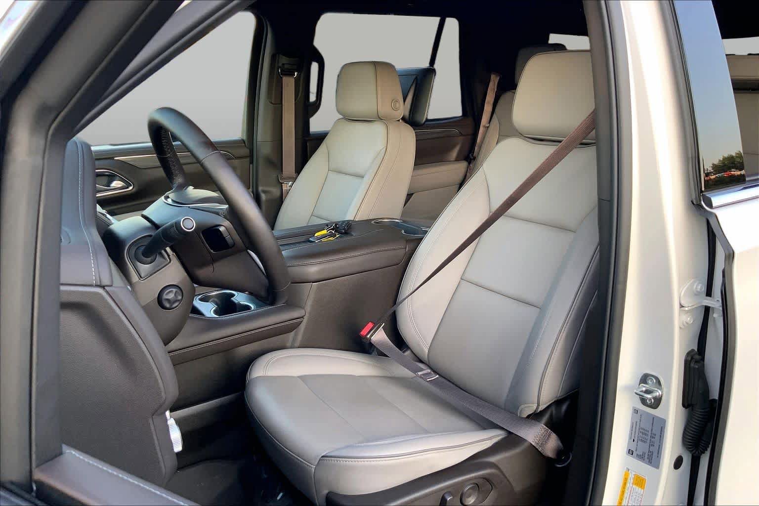 Used 2024 GMC Yukon SLT w/ SLT Luxury Package RWD image 8