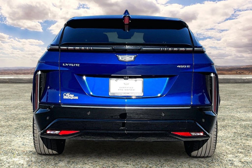 Certified 2024 Cadillac Lyriq Luxury RWD image 6